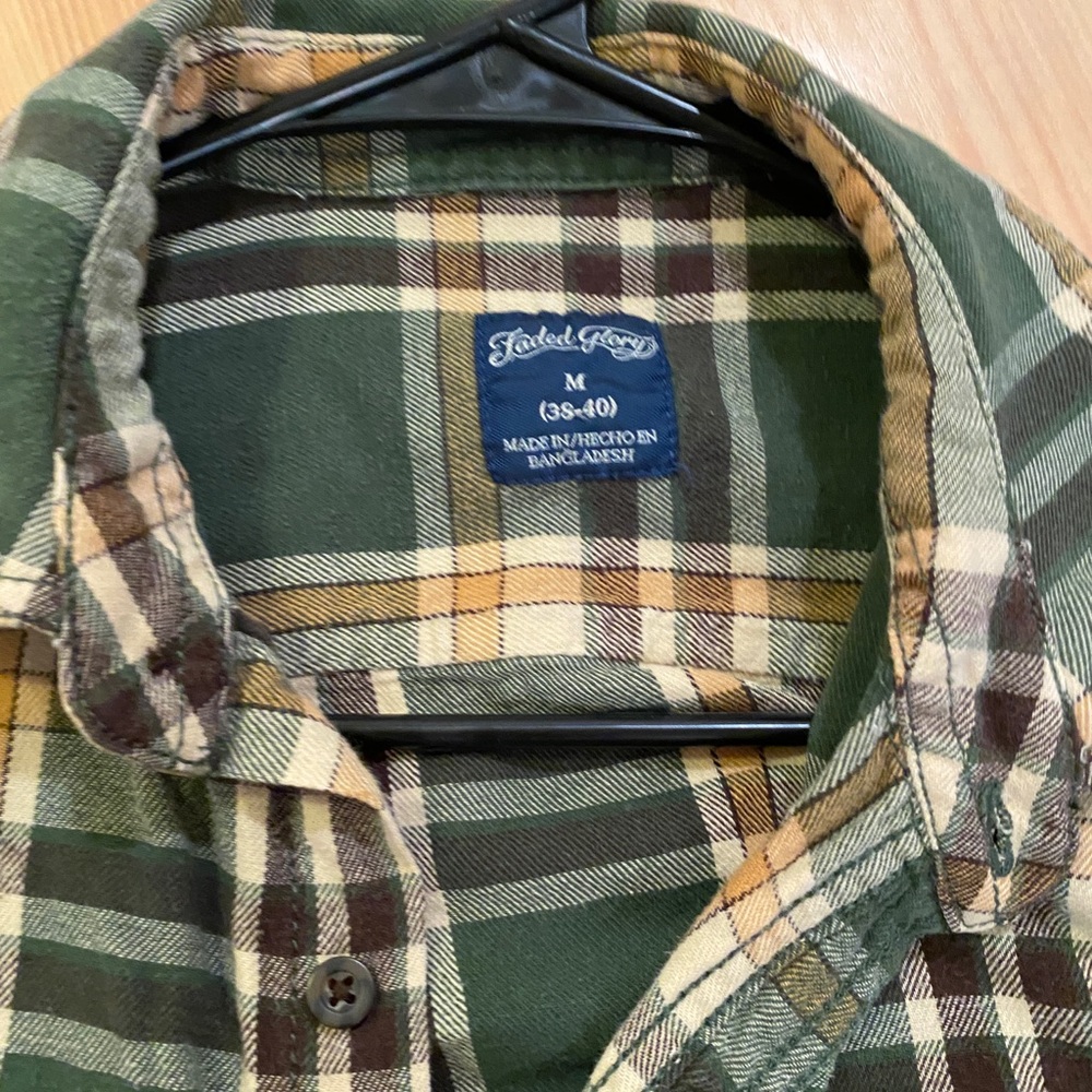Flannel size medium - Picture 3 of 3